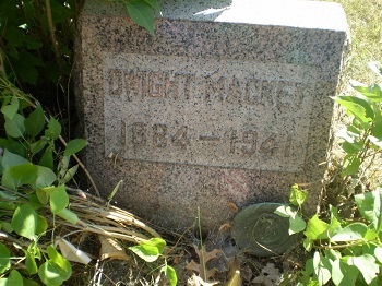 Dwight Mackey gravestone, Class of 1902