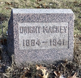Dwight Mackey gravestone, Class of 1902