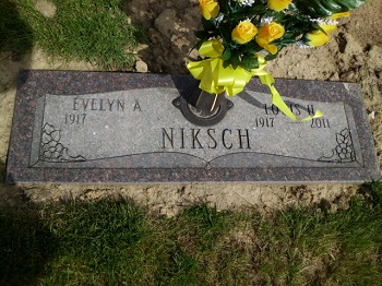 Louis Niksch gravestone, Class of 1935