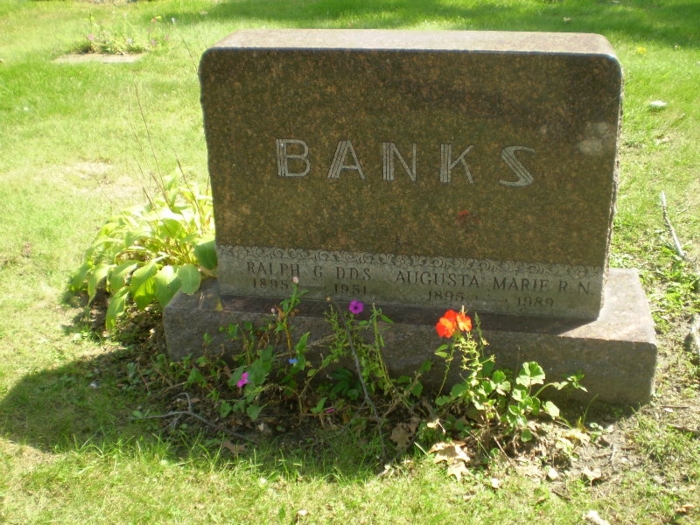 Ralph Banks gravestone, Class of 1913