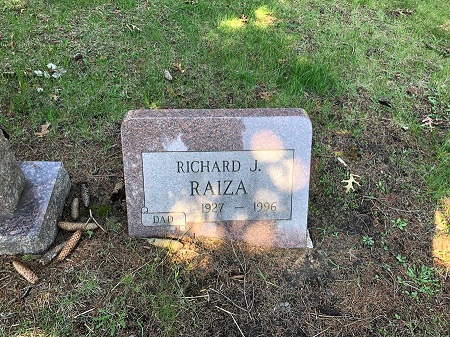 Richard (Dick Raiza gravestone, Class of 1947
