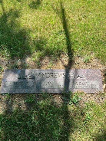 Audfey Andrews Busching gravestone, Class of 1945