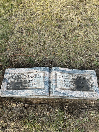 Dane Landes gravestone, Class of 1955