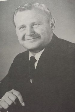 Dennis "Dan" Trzeciak Find-A-Grave photo, Class of 1942