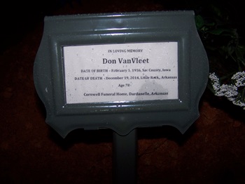 Don VanVleet plaque, Class of 1955