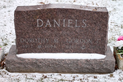 Dorothy Rhoades Daniels gravestone, Class of 1935