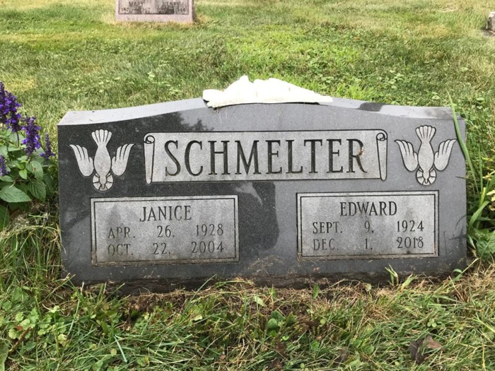 Edware Schmelter gravestone, Class of 1943