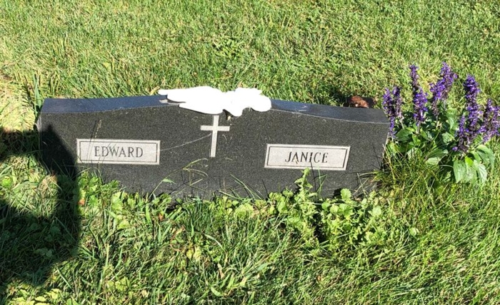 Edward Schmelter gravestone, Class of 1943