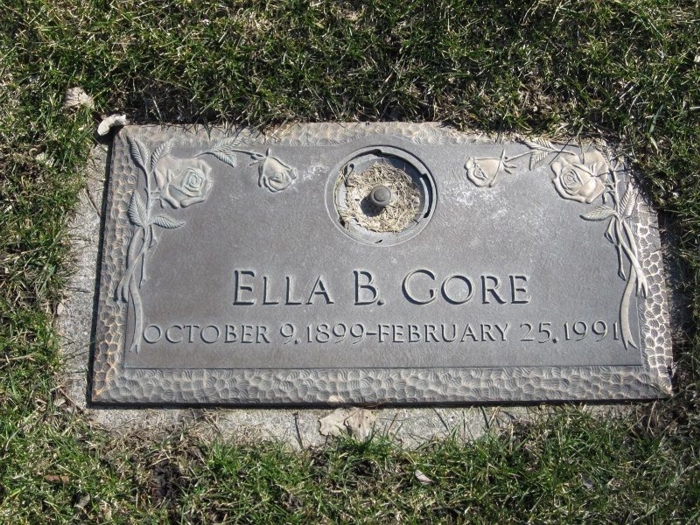 Ella Rossow Gore gravestone, Class of 1917