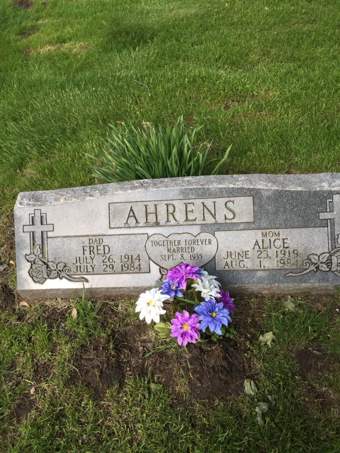Fred Ahrens Jr. gravestone, Class of 1932