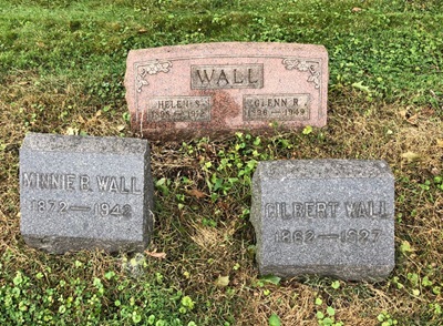 Helen Smith Wall gravestone, Class of 1915