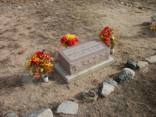 Helen Wells DeFries gravestone, Class of 1933