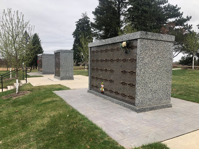 Trent Kostbade gravestone, Class of 1943