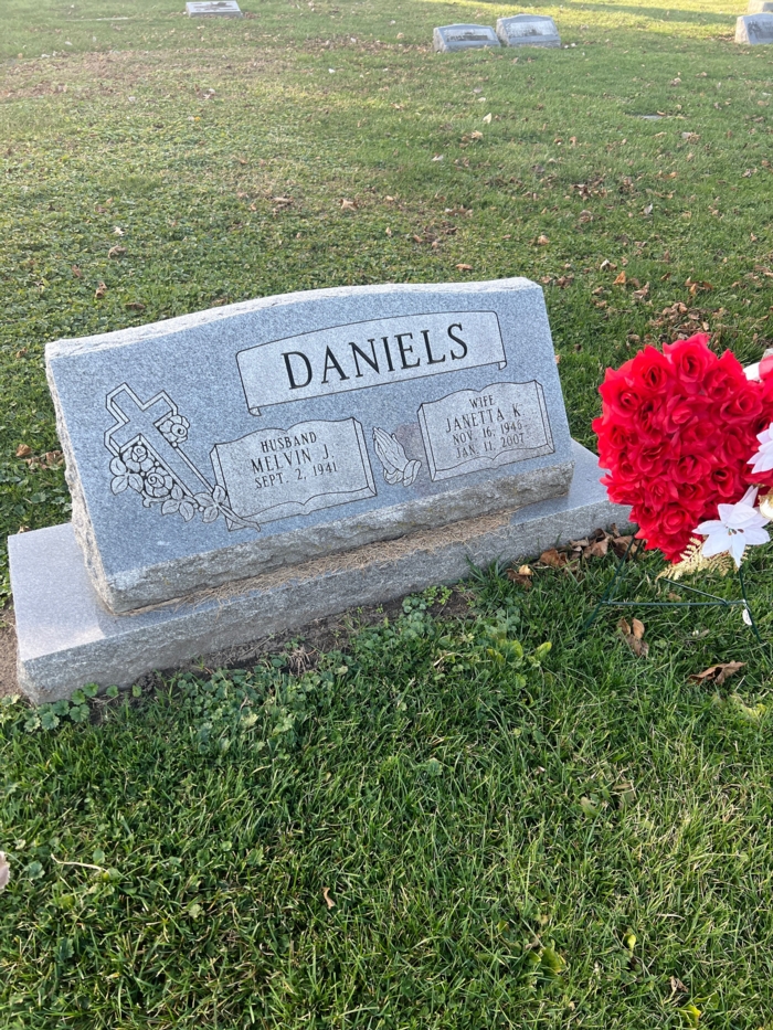 Janetta Oglesby Daniels gravestone, Class of 1965