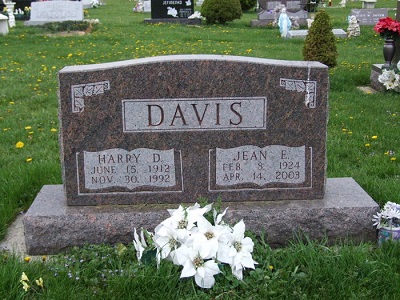 Jean Zander Davis gravestonr, Class of 1942