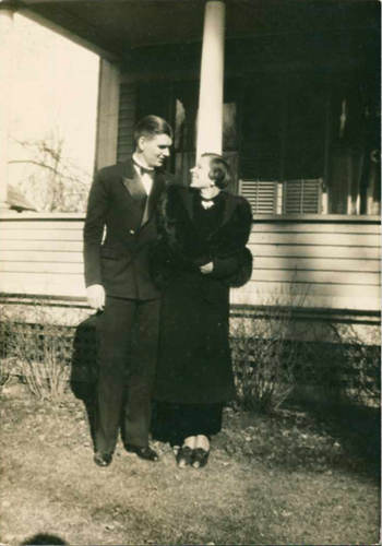 Jeannette Cavender Pfersick anniversary picture, Class of 1924
