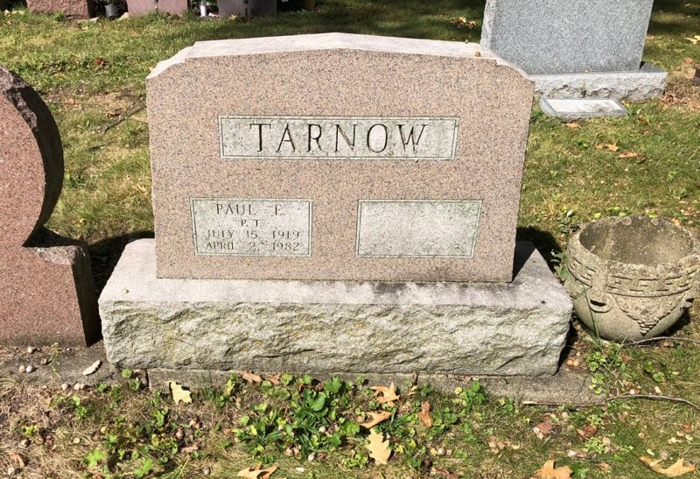June Traeger Tarnow gravestone