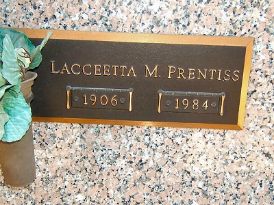 Lacceetta Campbell Pretiss gravestone, Class of 1923