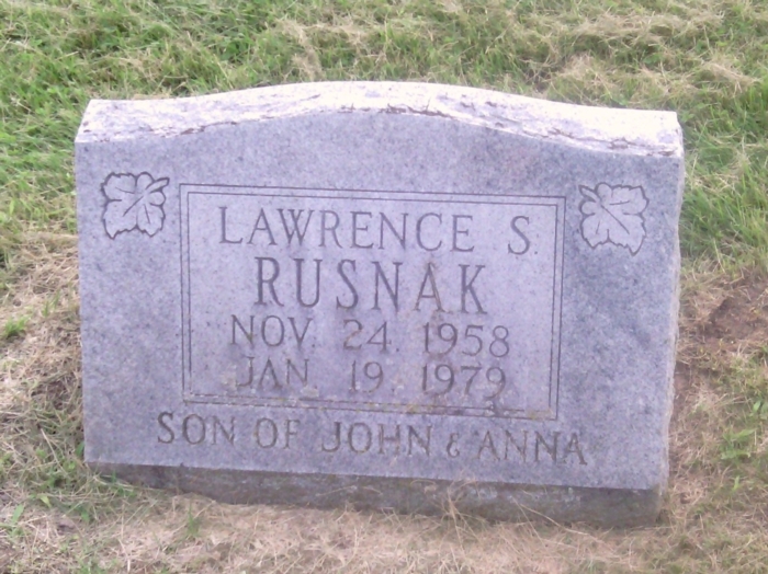 Lawrence (Larry) Rusnak gravestone, Class of 1977