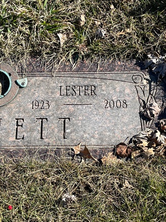 Lester Ponder Cornett gravestone, Class of 1942