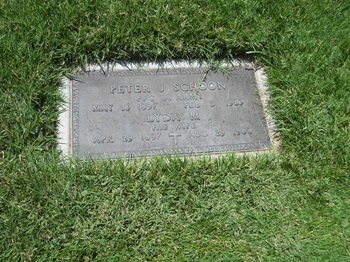 Lyda Fulton Schoon gravestone, Class of 1915