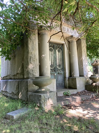 Paul Bruebach gravestone, Class of 1911