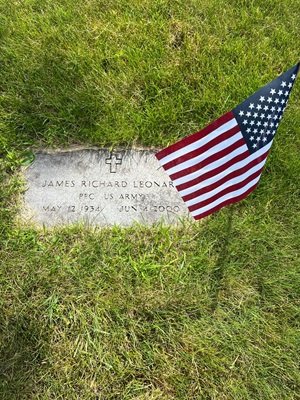 Richard Leonard gravestone, Cless of 1952