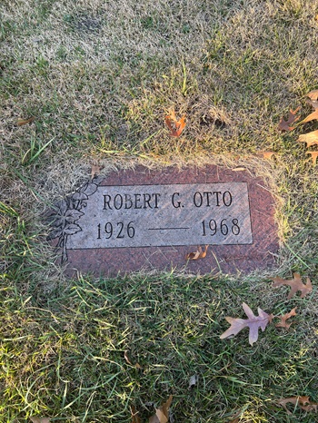 Robert Otto gravestone, Class of 1945