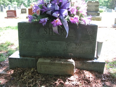 Ruby Skaggs Short gravestone, Class of 1918