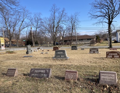 Ruth Bullock Mackey gravestone, Class of 1902