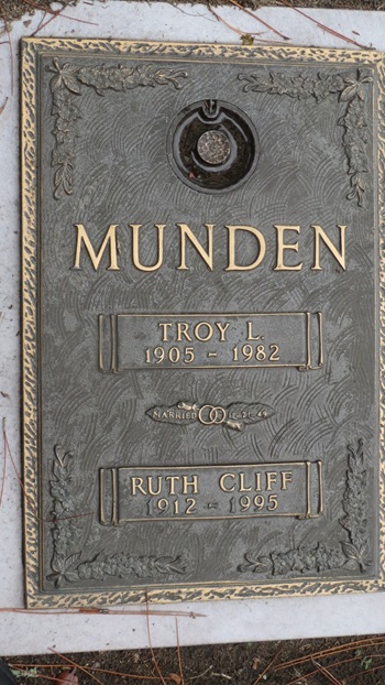 Rurh Cliff Munden gravestone, Class of 1930