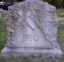 Shirley Hoos Pio gravestone, Class of 1939
