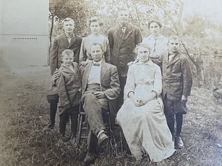 Theresa (Theresia) Chester Shaw family picture, Class of 1916