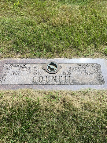 Vera Rowe Council gravestone, Class of 1925